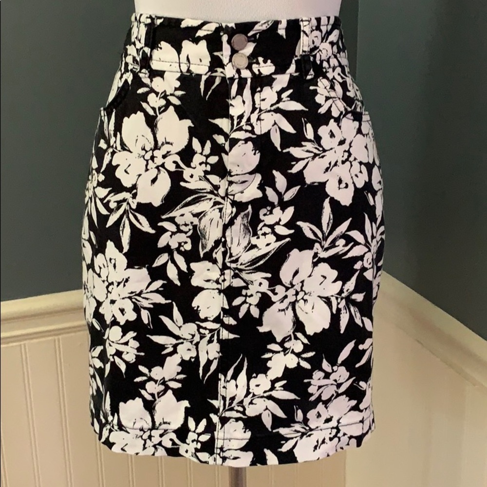 Chaps Black & White Floral Pencil Skirt Size 4